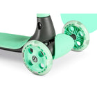 Yvolution - Yglider Kiwi Trottinette - Vert-Le guidon est réglable sur trois positions, idéal pour accompagner les enfants de 3 à 8 ans ou jusqu'à 25 kg. D'une simple pression sur un bouton, il est également amovible pour faciliter le transport et le rangement.