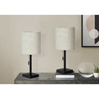 Monarch Specialties - Luminaire - 17 po H Lampe De Table - Port Usb Inclus - Ensemble De 2 - Métal Noir - Abat-Jour Beige-Chaque lampe est dotée d'un interrupteur à chaînette qui permet de l'allumer et de l'éteindre facilement, ainsi que d'un port USB intégré à la base pour recharger votre appareil en toute commodité