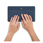Logitech - Clavier Keys-To-Go Bluetooth pour iPhone, iPad et Apple TV - Blue-Le joint d’étanchéité protège ce clavier des miettes, des éclaboussures et de presque tout autre chose que vous (ou vos enfants) pourriez renverser dessus et se nettoie en quelques secondes.