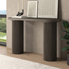Hudson&Canal - Table console ovale cannelée Isa - 55 po l - Chêne brun-La base présente deux colonnes ornées de fines cannelures verticales sur tout son pourtour
