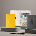 Wamaco - Collection Passionate Planner Pineapple - Agenda jaune, journal gris, autocollants, bloc-notes, bloc-notes hebdomadaire, stylo-Professionnel - L'aspect magnifique et amusant de cette collection de planification complète lui permet d'égayer n'importe quel espace, tout en faisant preuve d'une organisation professionnelle.