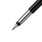Parker - Stylo plume Vector - noir avec bordure chromée - pointe moyenne - encre bleue - languette à suspendre-Technologie d’encre Quink pour un rendement lisse, propre et uniforme