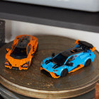 LEGO - Speed Champions La Lamborghini Revuelto et la Huracán STO-Conception authentique de Lamborghini - Chaque modèle de voiture Lamborghini présente des détails de conception des véhicules réels, notamment les prises d’air, les ailes et les phares et feux arrière futuristes en forme de Y