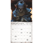 DateWorks - Calendrier Mural de 16 Mois 2025 Collection d'horreur - 12 po x 12 po - Bilingue-13 images de haute qualité imprimées sur du papier Premium.