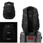Swissdigital - Sac à dos noir NEPTUNE avec localisateur SDD-SYSTÈME ADD-A-BAG : Le système intelligent Add-A-Bag est non seulement un véritable soulagement pour vos voyages avec plusieurs bagages, mais il est aussi extrêmement facile à utiliser. Attachez simplement votre sac à votre bagage grâce à la sangle intégrée, sans les mains. Le manchon pour trolley se fixe sur la poignée verticale de votre bagage, vous permettant d'attacher votre sac à dos à la valise et de le tirer d'une seule main.
