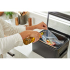 Anova - Machine à sceller sous vide à chambre Precision-Indispensable dans la cuisine Anova. L'appareil de mise sous vide à chambre Anova Precision est très utile seul, mais il excelle surtout pour obtenir une fermeture hermétique lors de la cuisson sous vide. Associez-le à n'importe quel cuiseur de notre gamme Anova Precision, ou même à notre four Anova Precision en mode sous vide, et agrandissez votre cuisine Anova.