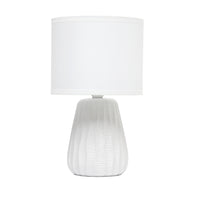 Simple Designs - Mini lampe de table texturée - Blanc cassé avec abat-jour assorti-Une mini lampe en céramique dans la couleur pastel de votre choix, avec une texture tissée sur toute sa base et un abat-jour en tissu tambour assorti