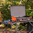 Blackstone - 20" Gril de camping prêt à l'aventure-Pieds de nivellement ajustables pour une surface de cuisson plane et allumage à bouton-poussoir pour un démarrage facile.