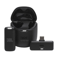 JBL - USB-C sans fil Quantum Stream-Plug-and-play - Branchez le dongle USB-C sans fil à faible latence de 2,4 GHz directement sur votre appareil Android et les appareils Apple les plus récents* pour vous connecter. C’est aussi simple que ça. Éloignez-vous de votre appareil sans aucune hésitation car vous disposez d’une portée de transmission de 100 mètres