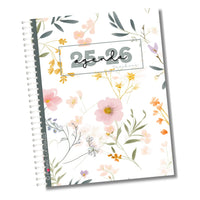 Pomme & Gribouillis - 2025-2026 Enseignant Agenda - Anglais-Plusieurs pages pour l'organisation de la classe (dates importantes, services aux élèves, horaire, anniversaires, budget, absences, coups de cœur littéraires, portraits de classe, PI, rencontres de parents, communications, etc.)