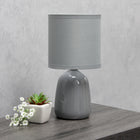 Simple Designs - Petite Round Table Lamp - Gray With Matching Shade-Exigence en matière d'ampoule vendue séparément : Cette lampe exige une ampoule à culot candélabre type B10 E12 de 40 watts (non incluse)