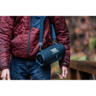 JBL - Xtreme 4 Enceinte portable - Bleu-Avec 24 heures d’autonomie de batterie, vous pouvez écouter de la musique jusqu’au coucher puis au lever du soleil, avant d’avoir besoin de la recharger