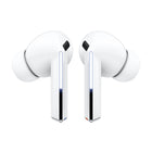 Samsung - Oreillettes Galaxy Buds3 Pro – Blanc-Un contrôle parfait au bout des doigts. Laissez votre téléphone dans votre poche et contrôlez facilement vos écouteurs avec des gestes simples. Même avec un geste rapide, soyez assuré que vos Galaxy Buds3 Pro restent bien en place. 