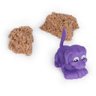 Kinetic Sand - Doggie Dig Mini-Contenu : 170 g de sable de plage Kinetic Sand, 2 accessoires, 1 personnage de chien, 1 conteneur niche avec panier pour chien (à l'intérieur), 1 fiche de collection