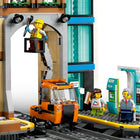 LEGO - City Trains La gare centrale-Accessoires de figurines LEGO - Cet ensemble est livré avec des accessoires de figurines LEGO pour jouer à faire semblant, notamment un téléphone, un billet, un croissant et une tasse