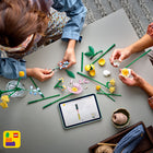 LEGO - Botanicals Petit Bouquet Ensoleillé, Ensemble de Décoration Florale-Construisez ensemble avec vos amis et votre famille - L’application LEGO Builder offre une expérience amusante et collaborative où vous pouvez partager le plaisir de la construction LEGO