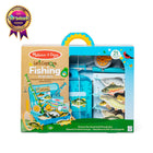Melissa & Doug Ensemble de jeu de pêche Let's Explore 21 pièces -Ajoutez à l'expérience de pêche un guide de pêche et des cartes d'activités, une règle pour mesurer les captures, un tapis double face pour la pêche par temps chaud ou froid, une boîte à pêche durable pour ranger les fournitures, un médaillon à collectionner.