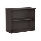 Bush Business Furniture - Petite bibliothèque hybride à 2 étagères, gris tempête (HY3036SG-Z)-La petite bibliothèque à 2 étagères 36 po L x 16 po P x 29 po H présente une solution pratique de rangement et d'affichage sur le lieu de travail pour le professionnel moderne