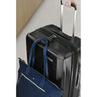 Samsonite - Quest-X Spinner Grand Extensible - 31.5 po - Noir-La serrure montée approuvée par la TSA offre une sécurité supplémentaire pour vos effets personnels