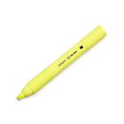 TRU RED – Surligneur de style réservoir avec prise, pointe biseautée, jaune, paquet de 2-La forme carrée arrondie du barillet offre non seulement une prise confortable, mais empêche aussi le surligneur de rouler sur votre bureau