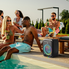 Philips - Haut-parleur de fête Bluetooth TAX3000-Jusqu’à 10 heures de lecture — Arrivez prêt à faire la fête toute la nuit ! La poignée de transport intégrée facilite le déplacement de cette enceinte de fête, et la batterie rechargeable vous offre jusqu’à 10 heures de lecture avec une charge complète. La recharge complète de la batterie prend environ 3,5 heures.