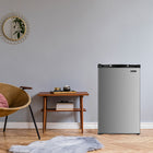 Magic Chef - Mini-réfrigérateur de 4,4 pi³ aspect inox avec compartiment congélateur-Le compartiment congélateur pleine largeur permet de stocker temporairement les aliments congelés