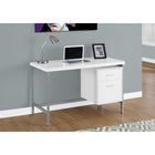 Monarch Specialties - 7149 Bureau 48 po L - Blanc/Metal Argent-Elle offre de nombreux rangements fermés grâce à deux tiroirs de rangement, dont un tiroir classeur pour les dossiers de format standard et légal de votre bureau à domicile, et un tiroir supérieur spacieux pour garder les articles de bureau à portée de main.