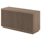 Hudson&Canal - Meuble TV rectangulaire cannelé Hanson pour téléviseurs jusqu'à 55 pouces, finition chêne gris vieilli-Peut accueillir des téléviseurs jusqu'à 55 pouces dans votre espace de divertissement