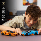 LEGO - Speed Champions La Lamborghini Revuelto et la Huracán STO-Deux figurines de pilote - Chaque modèle de voiture Lamborghini à construire est livré avec une figurine de pilote portant une tenue et un casque dédiés pour que les enfants puissent s’amuser à faire des courses palpitantes