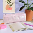 Fashion Stationery - Étui à crayons Shimmer Chevron - 8,27 po L x 2,76 po l x 2,95 po H - Rose-Matériau du corps : PU