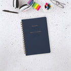 AT-A-GLANCE - Agenda scolaire hebdomadaire/mensuel Signature 2025-2026 - 8 1/2 po H x 5 3/8 po l - bleu marine - bilingue-Mensuel : Blocs d'écriture ouverts, un mois par deux pages