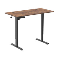 TygerClaw - 47.2 po l Bureau assis-debout avec ports USB et rangement - Marron-Gardez vos appareils chargés et à portée de main avec 2 ports USB intégrés