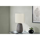 Monarch Specialties - Luminaire - 19 po H Lampe De Table - Céramique Gris - Abat-Jour Ivoire / Crème - Contemporain-L'interrupteur à bascule permet d'allumer et d'éteindre facilement la lampe lorsqu'elle est placée sur un bureau, une table de chevet, une console ou une table d'appoint