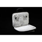 Swissdigital - BOLLIGEN Housse Noire pour ordinateur portable 14″-SYSTÈME ADD-A-BAG : Le système intelligent Add-A-Bag est non seulement un véritable soulagement pour vos voyages avec plusieurs bagages, mais il est aussi extrêmement facile à utiliser. Attachez simplement votre sac à votre bagage grâce à la sangle intégrée, sans les mains. Le manchon pour trolley se fixe sur la poignée verticale de votre bagage, vous permettant d'attacher votre sac à dos à la valise et de le tirer d'une seule main.