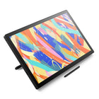 Wacom - Tablette graphique Cintiq 24 Creative Pen Display IPS 23,8"-Le Pro Pen 3 avec des niveaux de pression de 8192 répond à votre toucher le plus léger; comprend un support d’inclinaison de ± 60°, 3 touches raccourcis pour accéder à l’outil, et un support qui se fixe de chaque côté de l’écran avec un angle ajustable pour un accès rapide