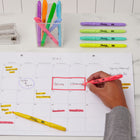 Sharpie - Surligneurs de poche  pointe biseautée fine - Paquet de 12-Comprend 12 surligneurs : rose, cerise, orange vif, souci, jaune, vert lime, vert, turquoise, bleu clair, saphir, violet et iris