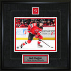 Jack Hughes Pin & Plate New Jersey Devils - Impression encadree - 18" x 18"-Qualité supérieure - virtual frames