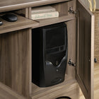 Sauder 66"W La Collection Harbor View Bureau d’ordinateur d’angle - Finition Salt Oak- Les caractéristiques supplémentaires de ce bureau comprennent :  Tablette coulissante pour clavier et souris avec glissières métalliques et butées de sécurité pour la sécurité de toute la famille