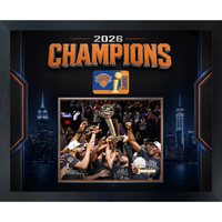 Frameworth - Cadre photoglass des New York Knicks trophée d’équipe des champions 2026 - 22 po l x 18 po H - noir-Présentoir photoglass encadré : cadre PhotoGlass des New York Knicks trophée d’équipe des champions 2026 motif horizon noir pour les amateurs et collectionneurs des New York Knicks