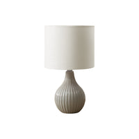 Monarch Specialties - Luminaire - 17 po H Lampe De Table - Céramique Gris - Abat-Jour Ivoire / Crème - Contemporain-Cette lampe de table de 17 pouces de haut est dotée d'une base chic en céramique grise lustrée en forme de goutte d'eau avec un design nervuré texturé, parfaitement complétée par un abat-jour en tissu ivoire, ajoutant une touche de mode à votre salon, votre chambre ou votre bureau