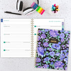 AT-A-GLANCE - Agenda hebdomadaire/mensuel BADGE floral 2026 - 11 po H x 8 1/2 po l - multicoloure - bilingue-Un mois sur deux pages comprenant des blocs quotidiens, une section de notes et des calendriers de référence des mois passés / futurs