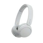 Sony - WHCH520 Casque sans fil avec microphone - Blanc-Avec une autonomie de batterie allant jusqu’à 50 heures et une recharge rapide, vous aurez suffisamment d’énergie pour les voyages en voiture de plusieurs jours et les longues fins de semaine de festival.