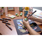 Sharpie - Marqueurs créatifs, marqueurs acryliques à base d’eau, pointe fine, couleurs assorties, 2 unités-Il n’est pas non plus nécessaire de le secouer! Enlevez le bouchon et laissez libre cours à votre créativité! Pour de meilleurs résultats, rangez les marqueurs à l’horizontale