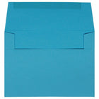 JAM Paper - Enveloppes d'invitation colorées A6 - 4,75 x 6,5 - bleu recyclé - Paquet de 50-Caractéristiques de l'enveloppe : Fermeture à rabat droit gommé, finition en papier lisse de haute qualité, fabriquée avec 30 % de matériaux recyclés