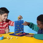Hasbro Gaming - Connect 4-Installation facile en un seul geste : pas besoin de l'aide des parents ! Il suffit de déplier la grille pour jouer et de se préparer à une action palpitante