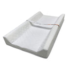 Ingenuity - Matelas à langer contourné Summer-Confortable : le matelas à langer profilé est doté d'un coussin supérieur en mousse à double couche qui maintient bébé à l'aise pendant les changements de couches