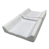 Ingenuity - Matelas à langer contourné Summer-Confortable : le matelas à langer profilé est doté d'un coussin supérieur en mousse à double couche qui maintient bébé à l'aise pendant les changements de couches
