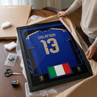 Frameworth - Coupe du Monde FIFA 2026 Officielle Italie Riccardo Calafiori Cadre Réplique de Maillot - 25,75 po x 33,75 po-6