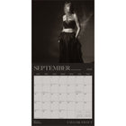Plato - 2026 Taylor Swift Officiel Calendrier mural Suspendu Mensuel - 30,5 cm l x 61 cm H - Anglais-Grandes Pages de Jour Spacieuses - Tous les jours fériés les plus importants et les phases de la lune sont indiqués, avec beaucoup d'espace pour inscrire des notes et des rendez-vous