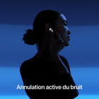Apple - AirPods 4 avec Annulation active du bruit-Entendez Ce Qui Se Passe Autour De Vous - La puissante puce H2 propulse les AirPods 4 pour vous offrir la meilleure expérience d'écoute possible, où que vous soyez. L'Audio adaptatif allie l'Annulation active du bruit et le mode Transparence, qui vous permet de bien entendre ce qui se passe autour de vous pour interagir tout naturellement. Et lorsque vous parlez à quelqu'un qui se trouve près de vous, la Détection des conversations baisse automatiquement le 